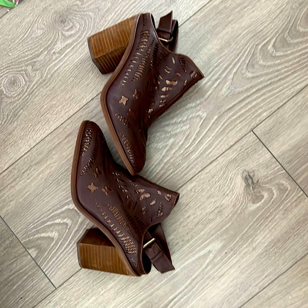 Brown open back booties. Sz 6. Carlos Santana
